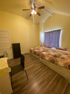 Private Large LA Bedroom w Private Half-Bathroom - AC - WIFI - Private Fridge near USC - Exposition Park - USC Memorial Coliseum - Banc of California Stadium - Downtown Los Angeles DTLA - University o